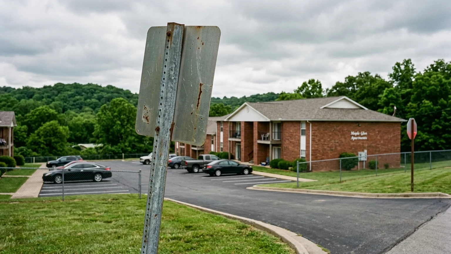 Tow-away warning sign bolted at a private parking lot entrance in Missouri